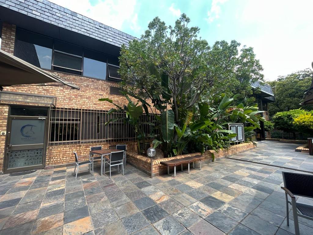 160  m² Commercial space in Lonehill photo number 2