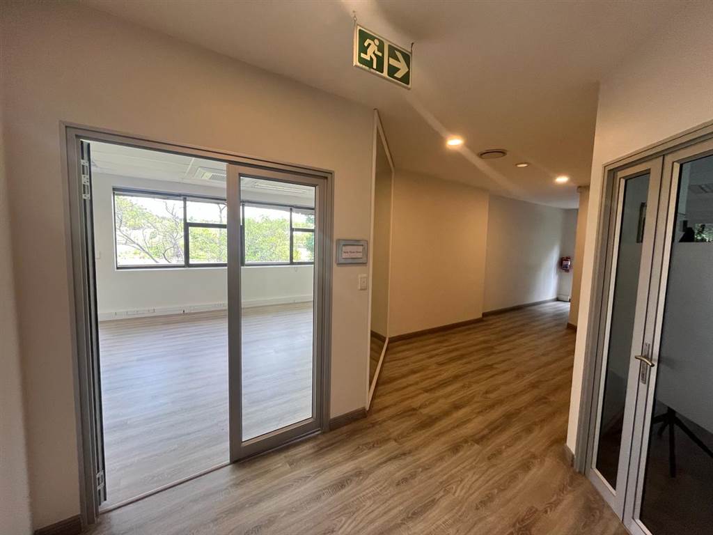 160  m² Commercial space in Lonehill photo number 11