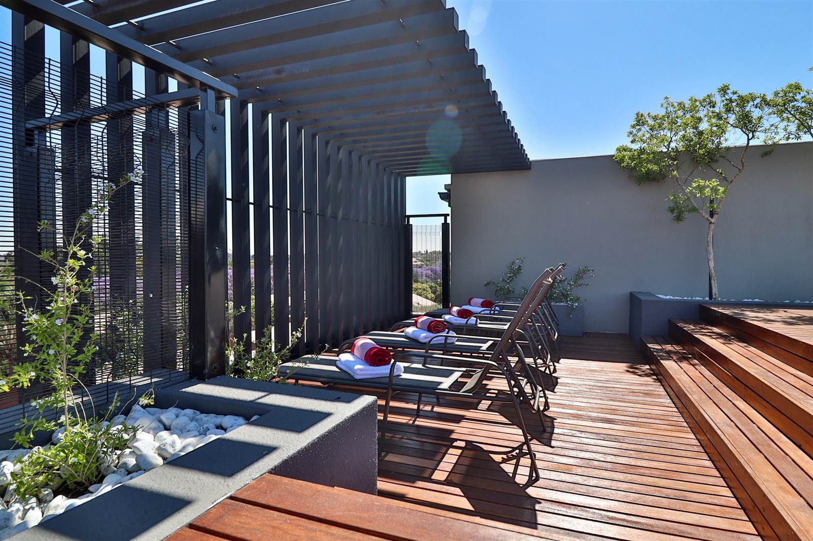 2 Bed Apartment in Waterkloof photo number 27