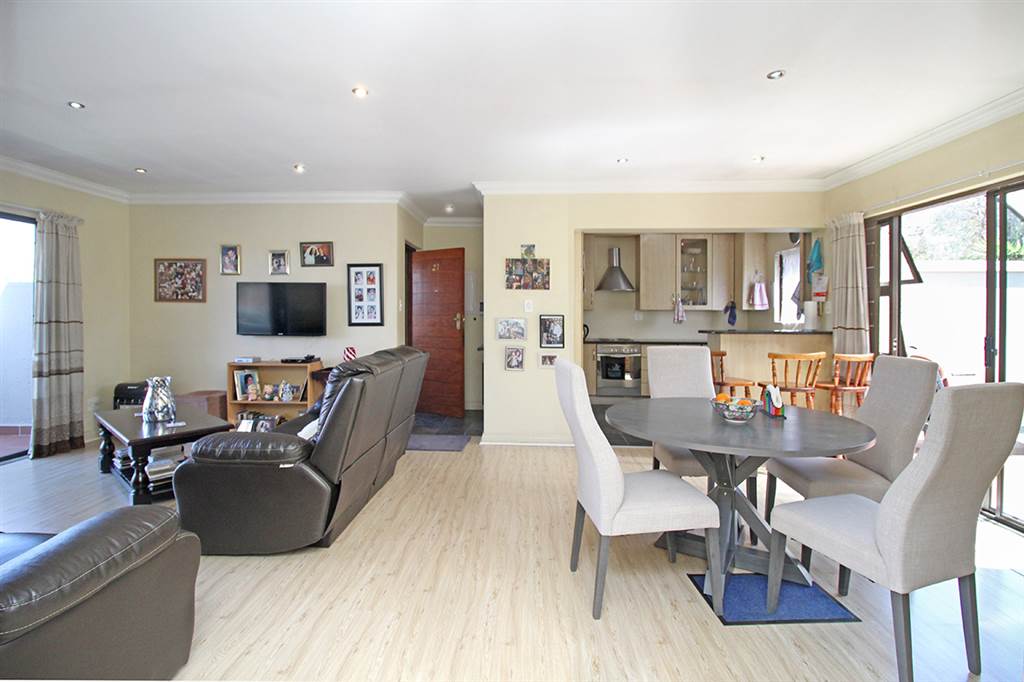 2 Bed Townhouse in Sandringham photo number 14