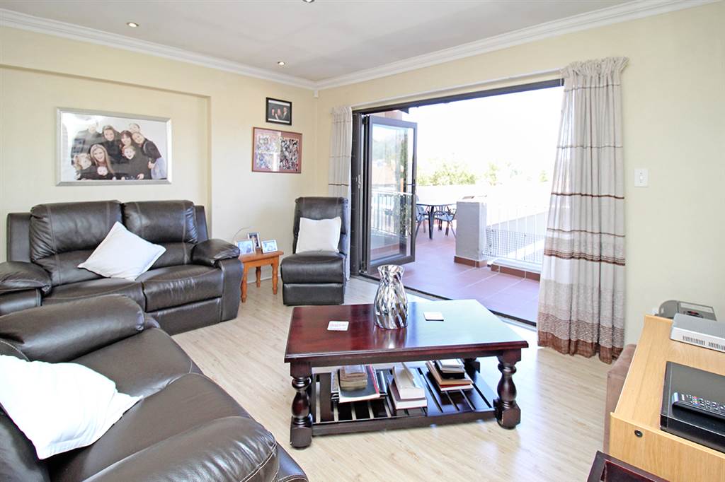 2 Bed Townhouse in Sandringham photo number 3