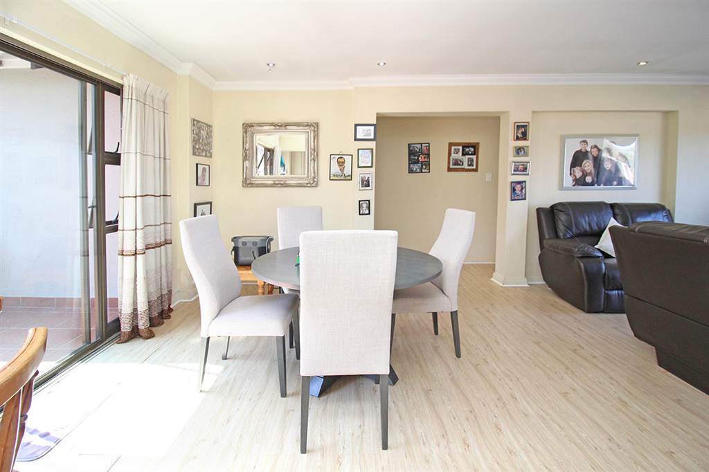 2 Bed Townhouse in Sandringham photo number 4