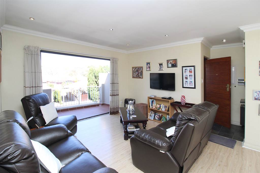2 Bed Townhouse in Sandringham photo number 15