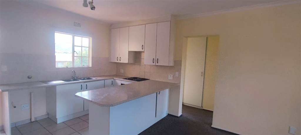 2 Bed Apartment in Strubens Valley photo number 16