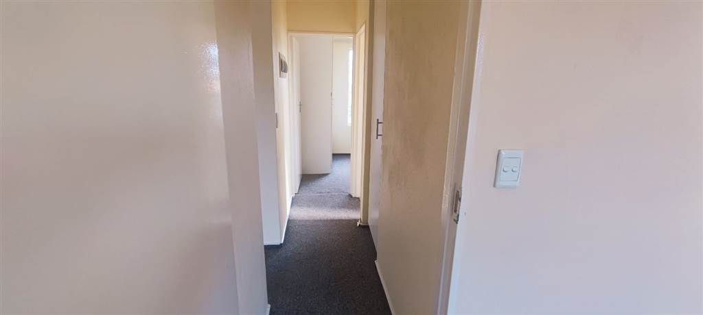 2 Bed Apartment in Strubens Valley photo number 12