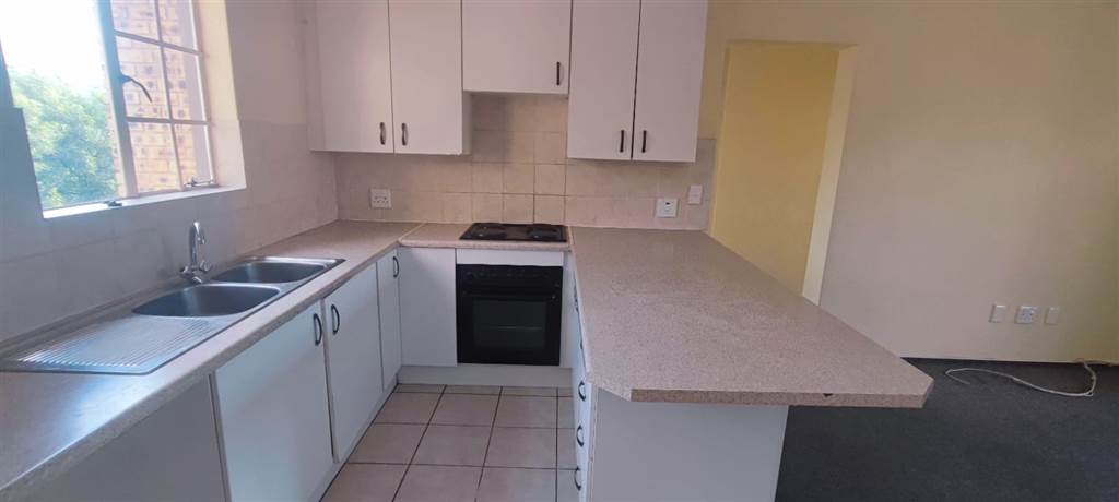 2 Bed Apartment in Strubens Valley photo number 17