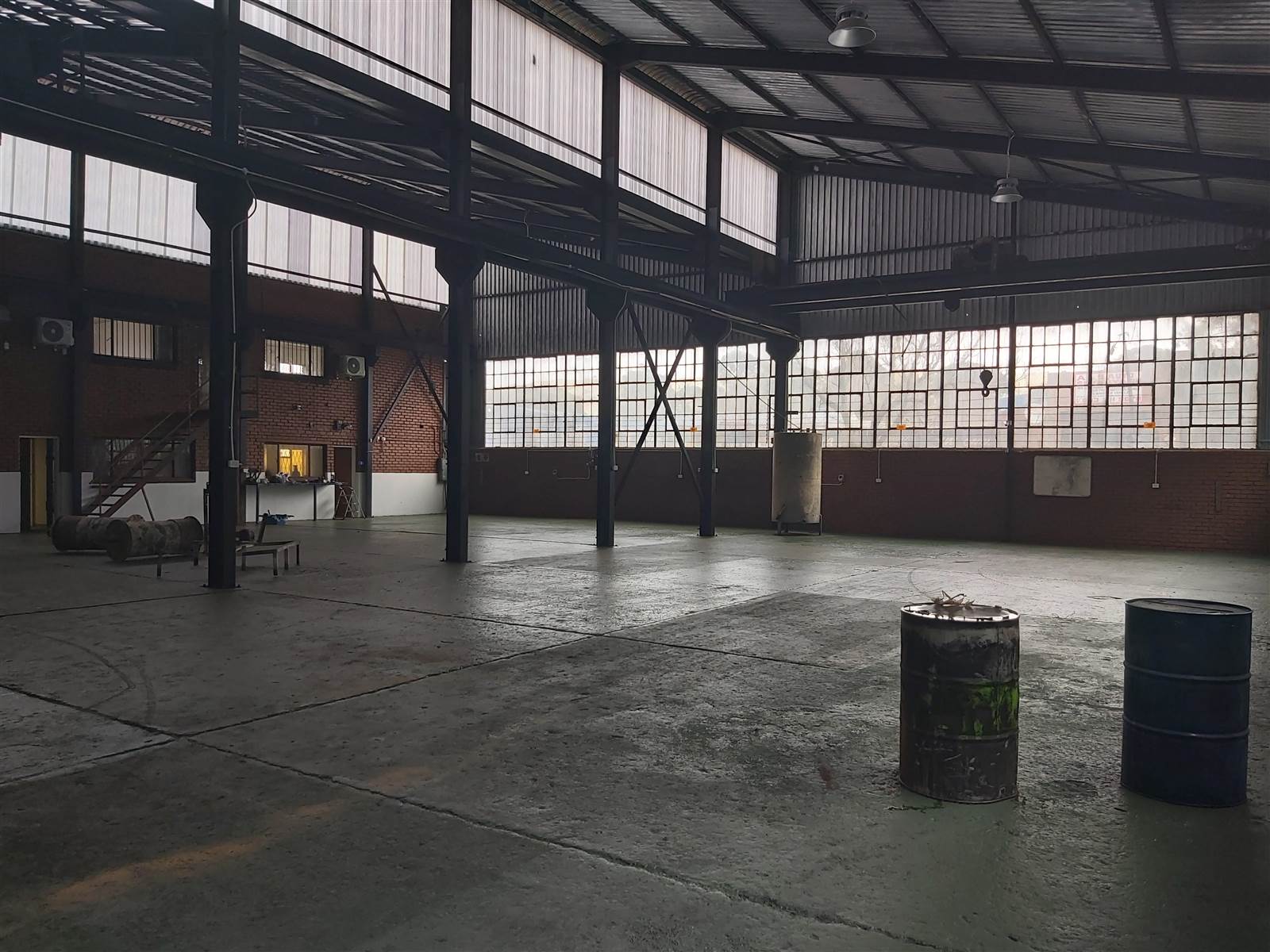 725  m² Industrial space in Primrose photo number 4