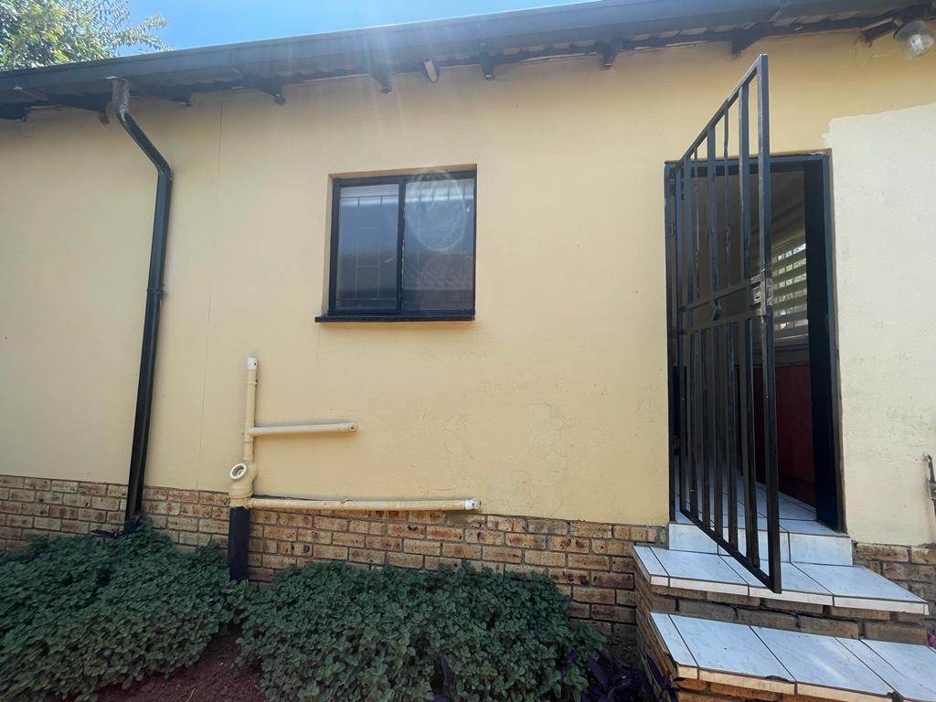2 Bed House in Naturena photo number 15
