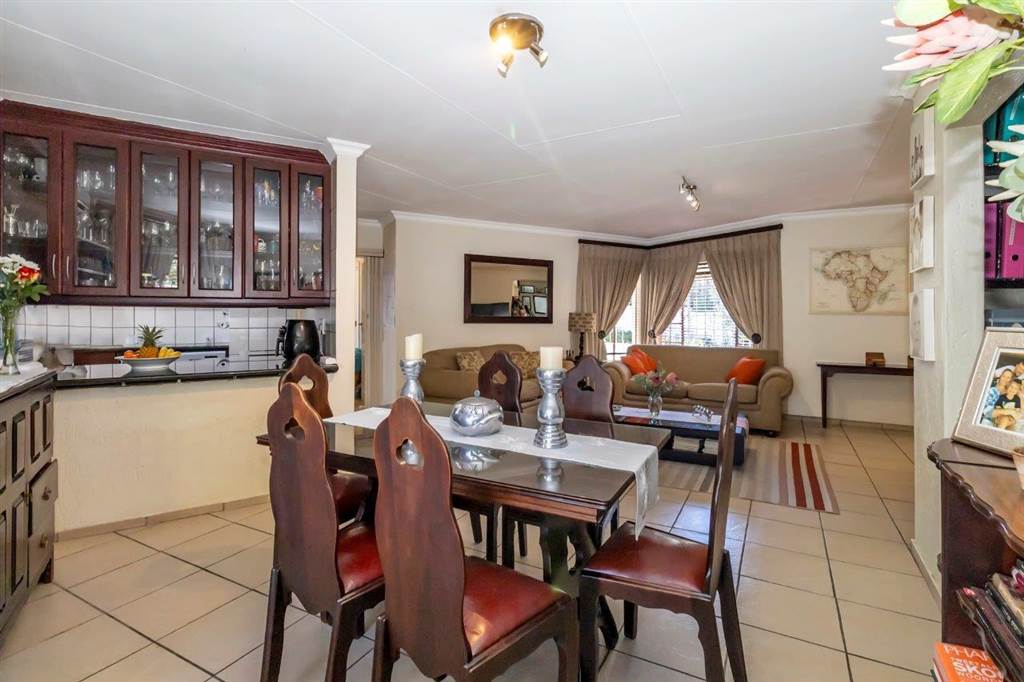 3 Bed House in Lonehill photo number 21