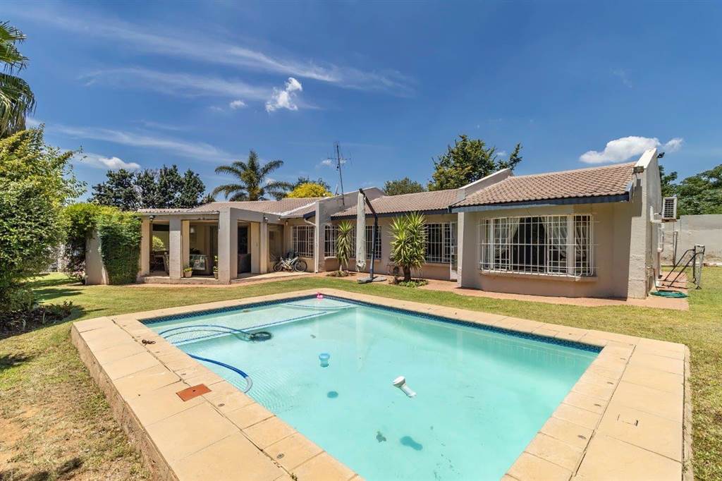 3 Bed House in Lonehill photo number 29