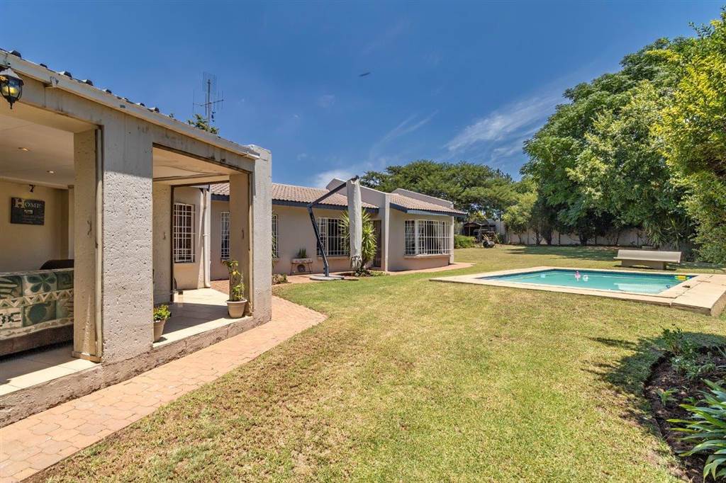 3 Bed House in Lonehill photo number 24