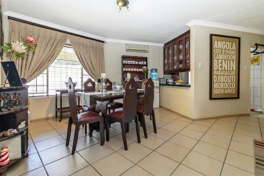 3 Bed House in Lonehill photo number 9
