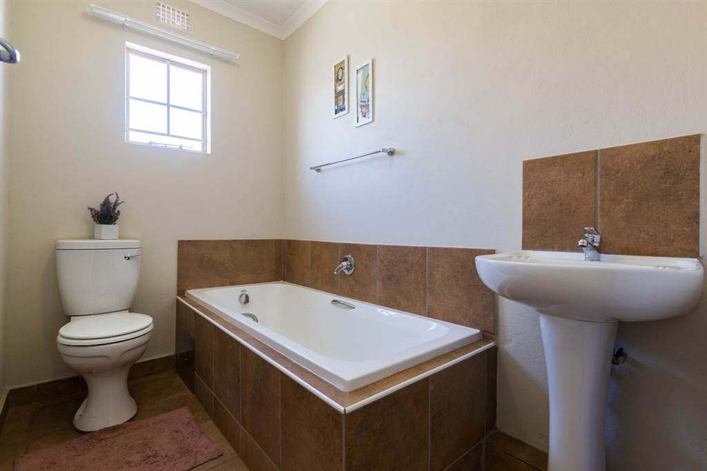 2 Bed House in Savanna Park photo number 10