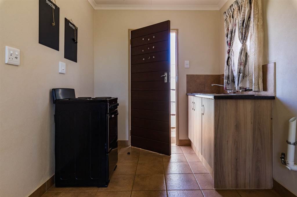 2 Bed House in Savanna Park photo number 6