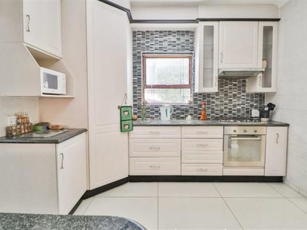 5 Bed Apartment in Bushwillow Park Estate