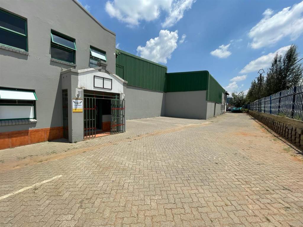 255  m² Industrial space in Laser Park photo number 2