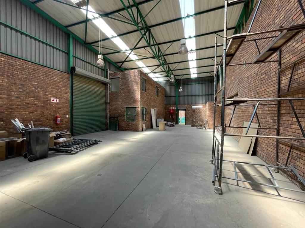 255  m² Industrial space in Laser Park photo number 4