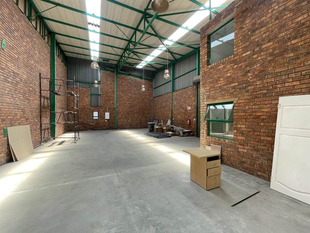 255  m² Industrial space in Laser Park photo number 5