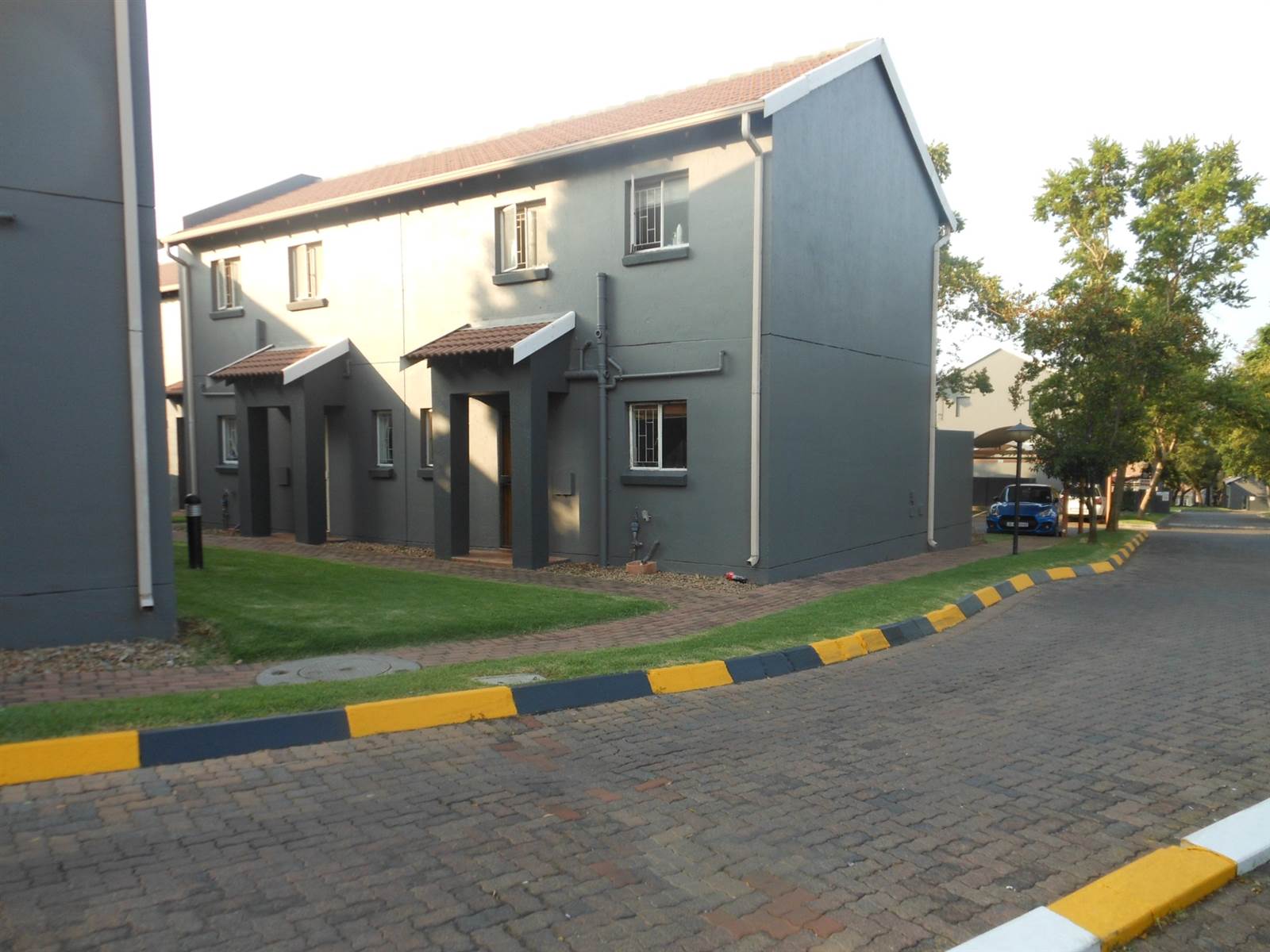 2 Bed Duplex in Greenstone Hill photo number 2