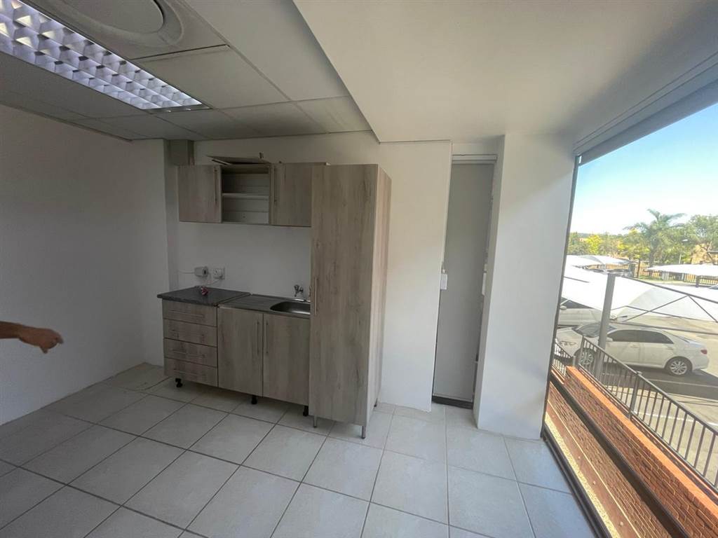 150  m² Commercial space in Ruimsig photo number 13