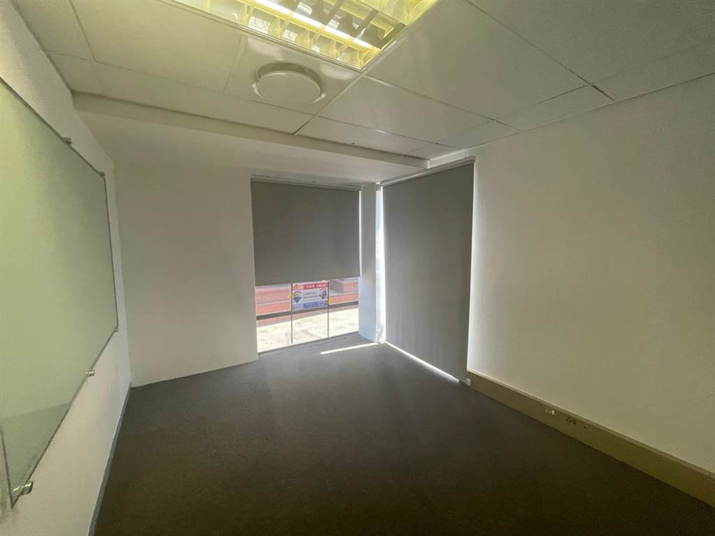 150  m² Commercial space in Ruimsig photo number 14
