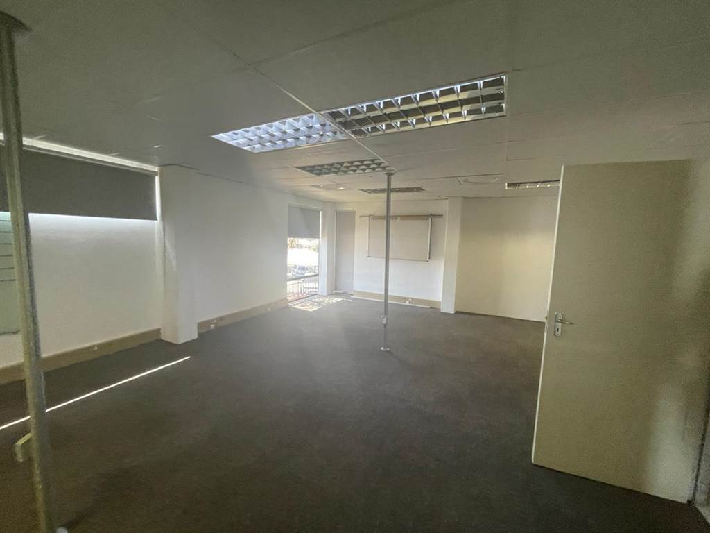 150  m² Commercial space in Ruimsig photo number 20