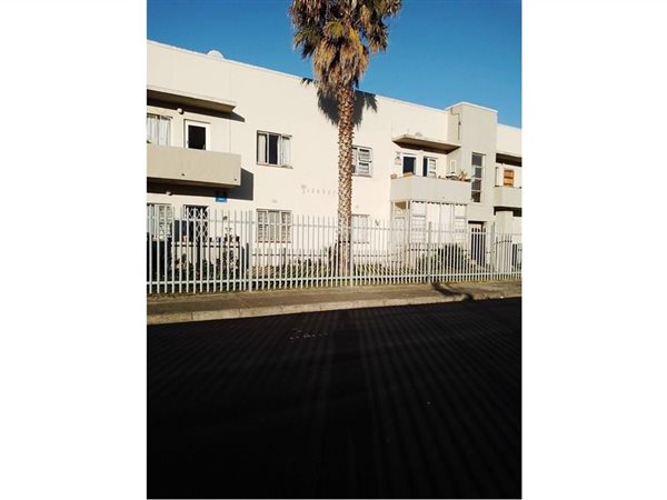 2 Bed Apartment in Parow Central