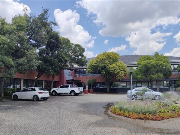 762  m² Commercial space