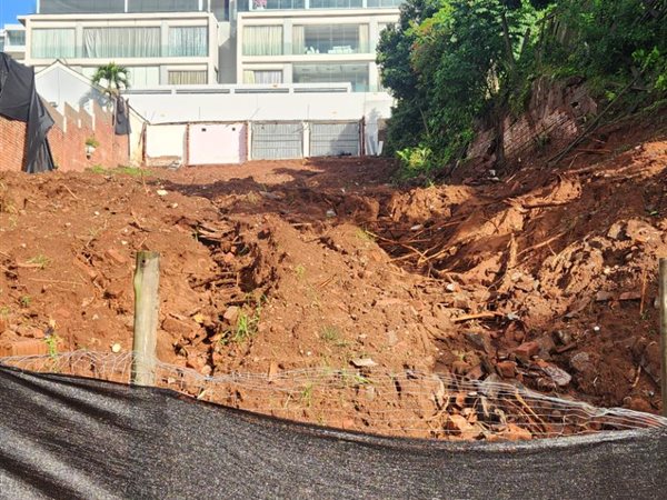 703 m² Land