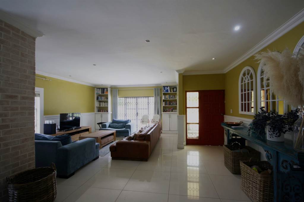4 Bed House in Eastleigh photo number 8