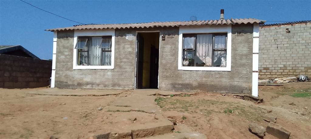 2 Bed House in KwaMashu photo number 1