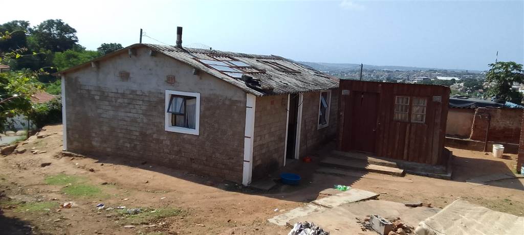 2 Bed House in KwaMashu photo number 4