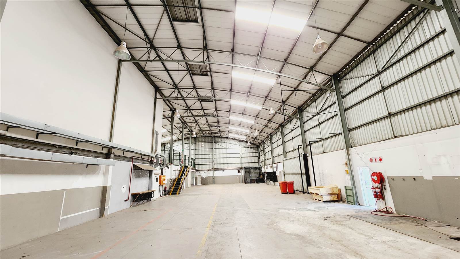 1652  m² Industrial space in Lanseria and surrounds photo number 3