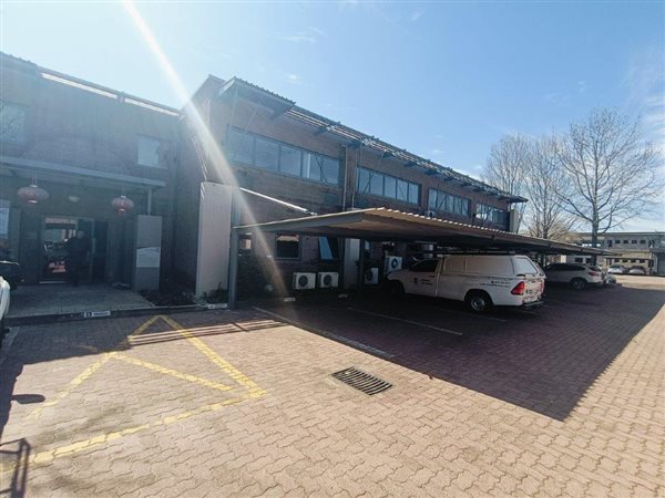 302  m² Commercial space