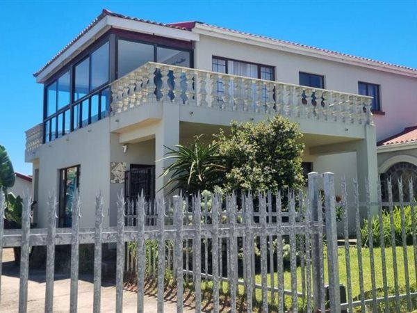 4 Bedroom House 4 Bedroom House
