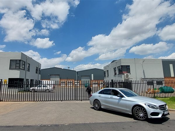 1896  m² Industrial space in Clayville