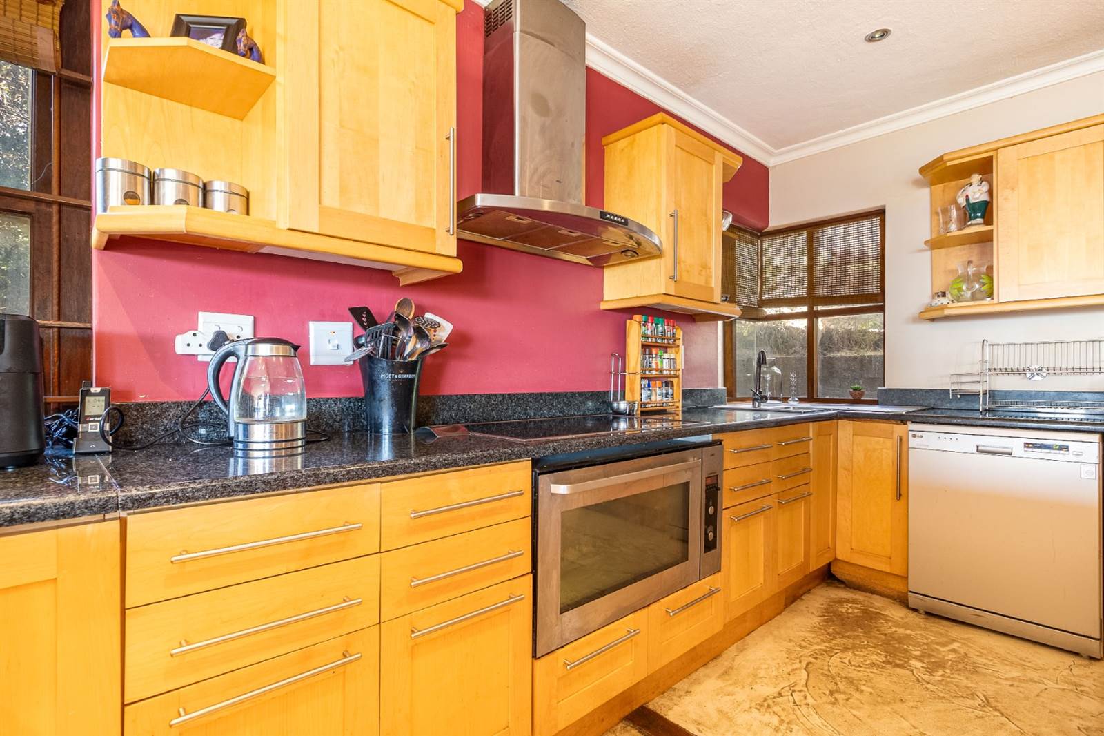 3.5 Bed House in Vredehoek photo number 9