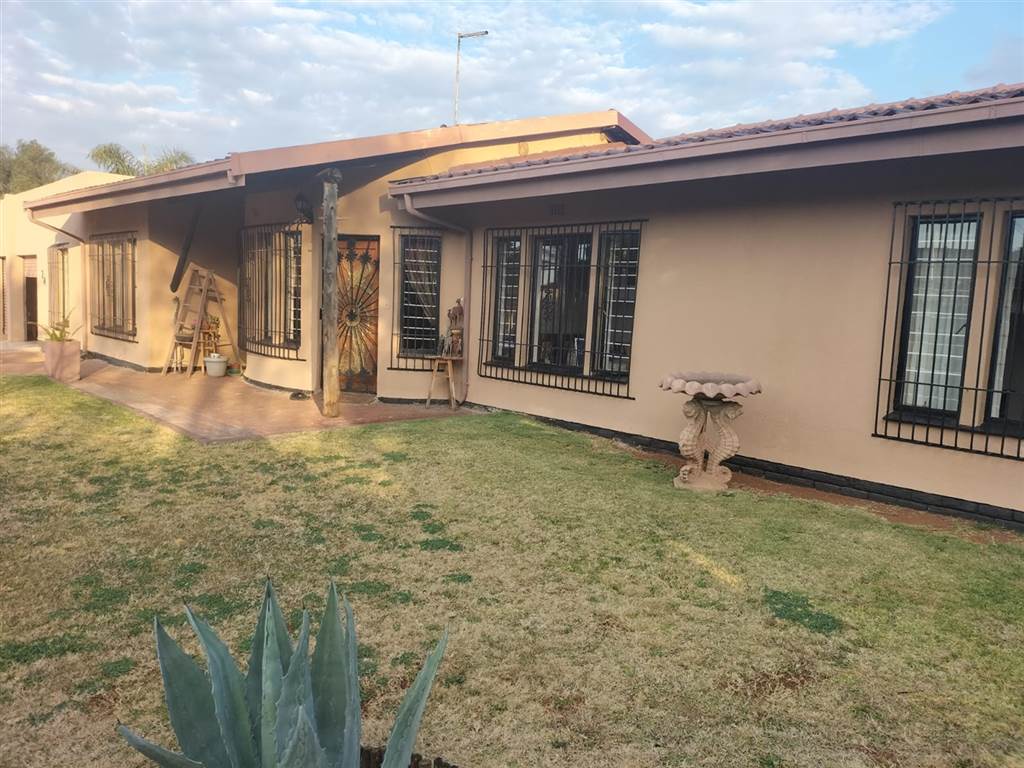 5 Bed House for sale in Dersley T3802493 Private Property