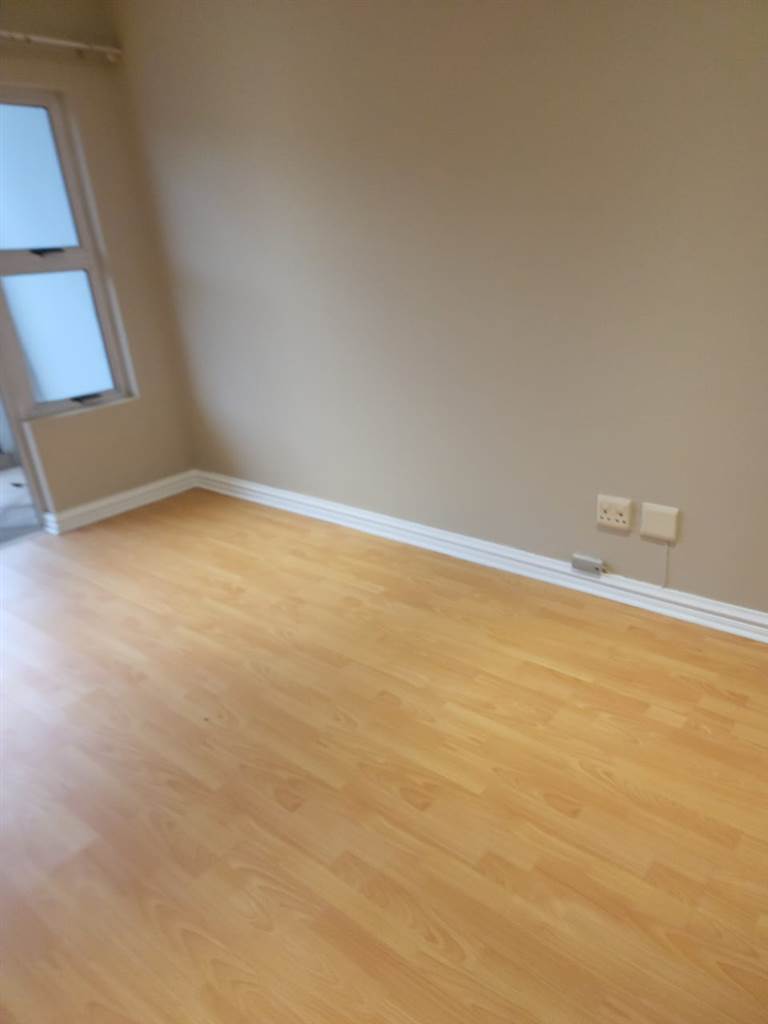 2 Bed Apartment in New Town Centre (Gateway) photo number 5