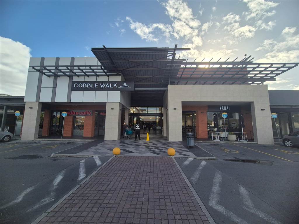 326 m² Retail Space 326 m² Retail Space
