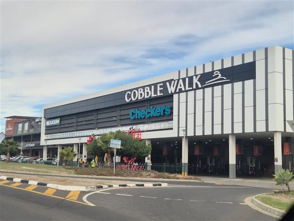 326 m² Retail Space 326 m² Retail Space