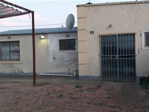 2 Bed House in Etwatwa
