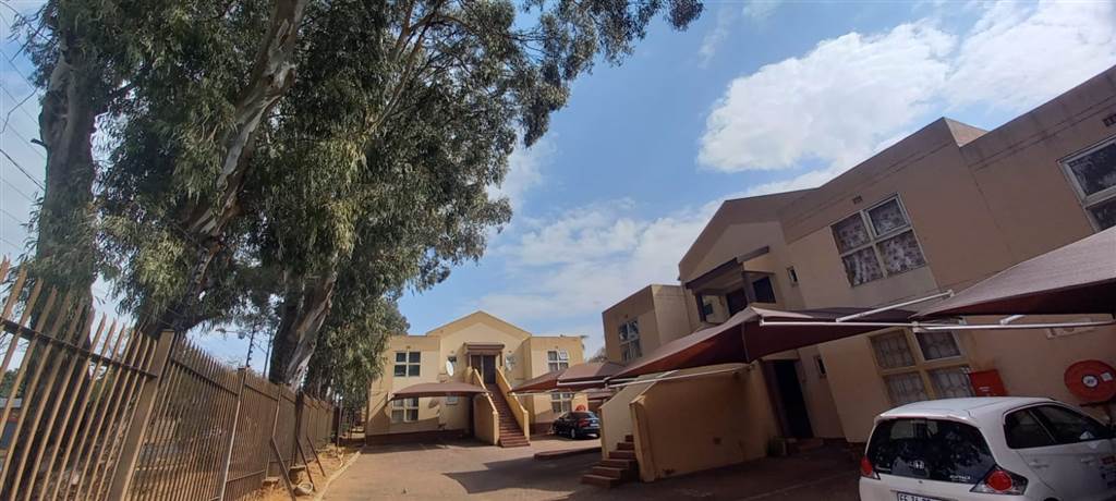 2 Bed Apartment in Meredale photo number 1
