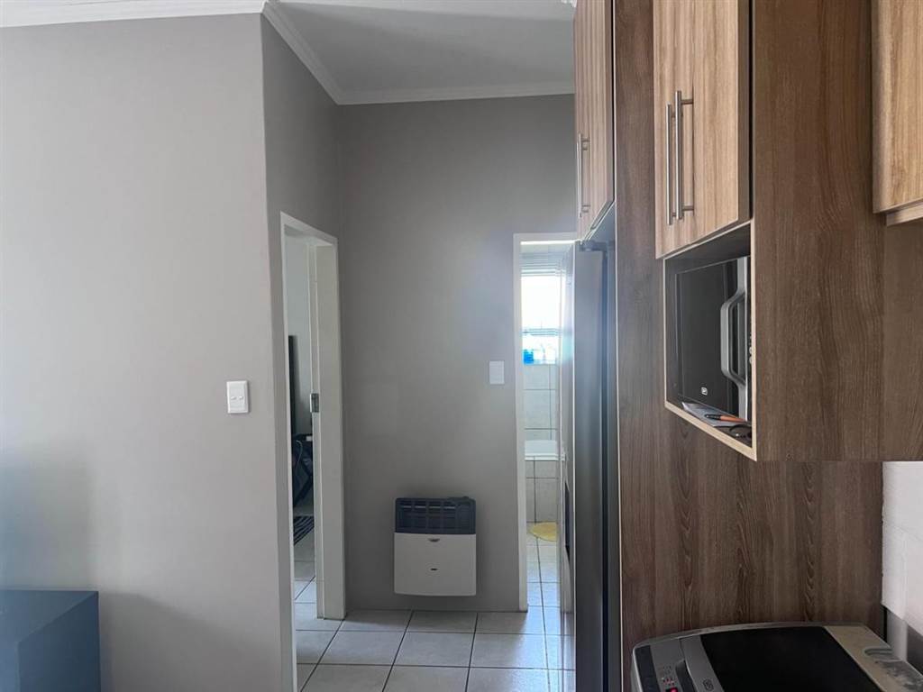 3 Bed Townhouse in Trichardt photo number 6