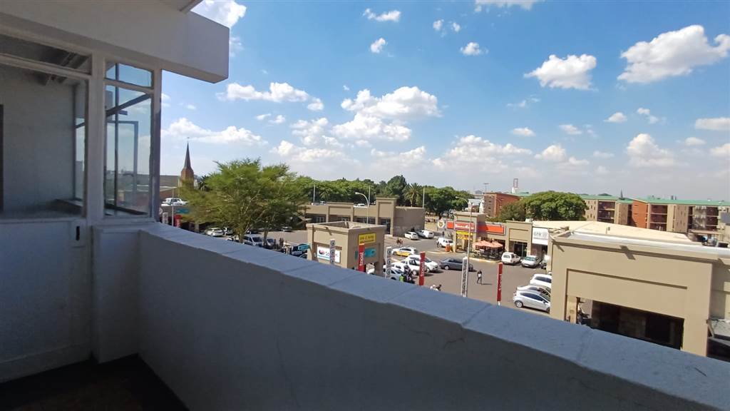 2 Bed Apartment in Germiston Central photo number 13