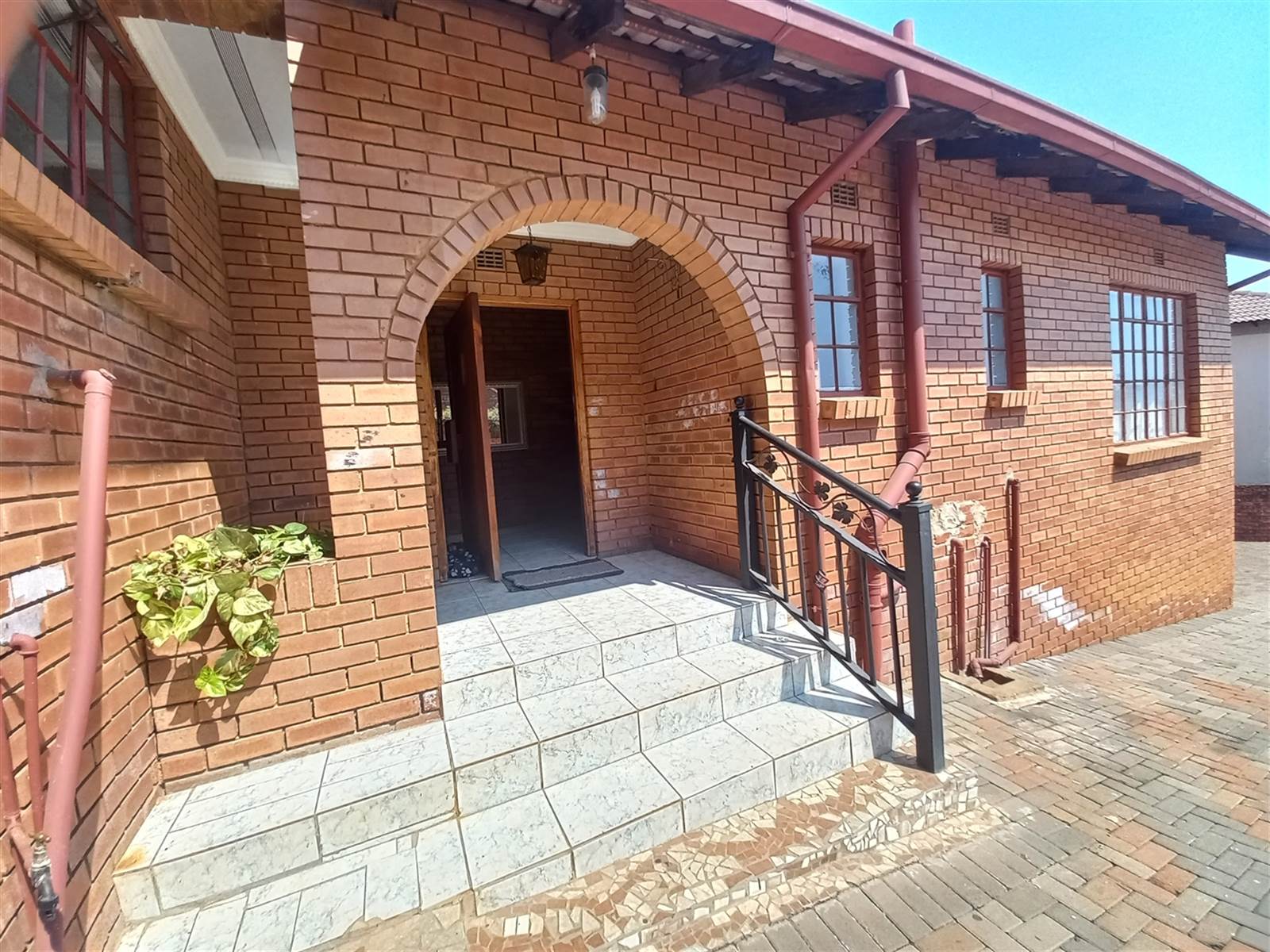 4 Bed House in Atteridgeville photo number 4