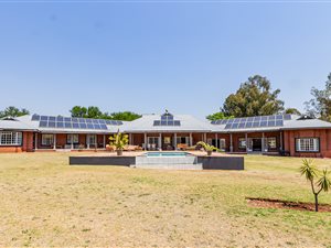 6 Bed House in Irene Glen Estate