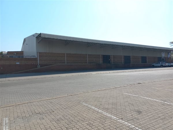 3 000  m² Commercial space