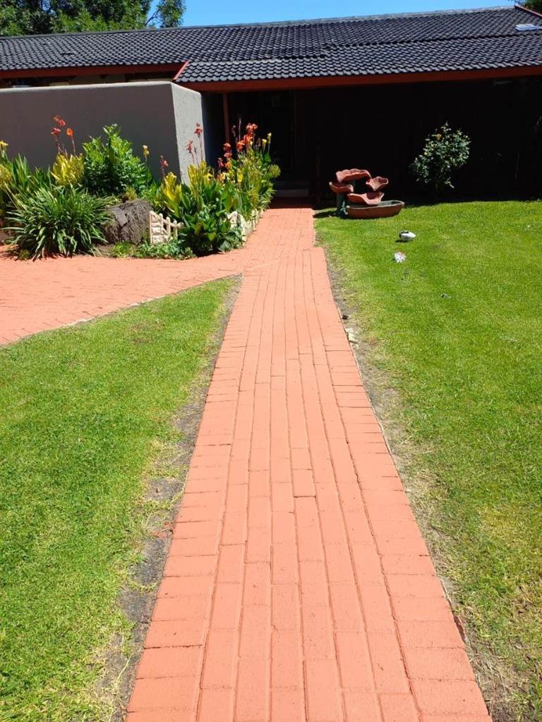 4 Bed House in Secunda Central photo number 11