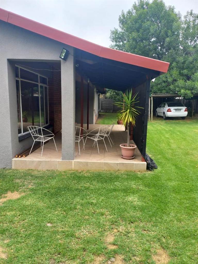 4 Bed House in Secunda Central photo number 8
